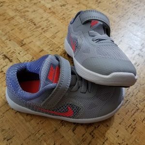 Nike toddler shoes like new 7 gray and orange
